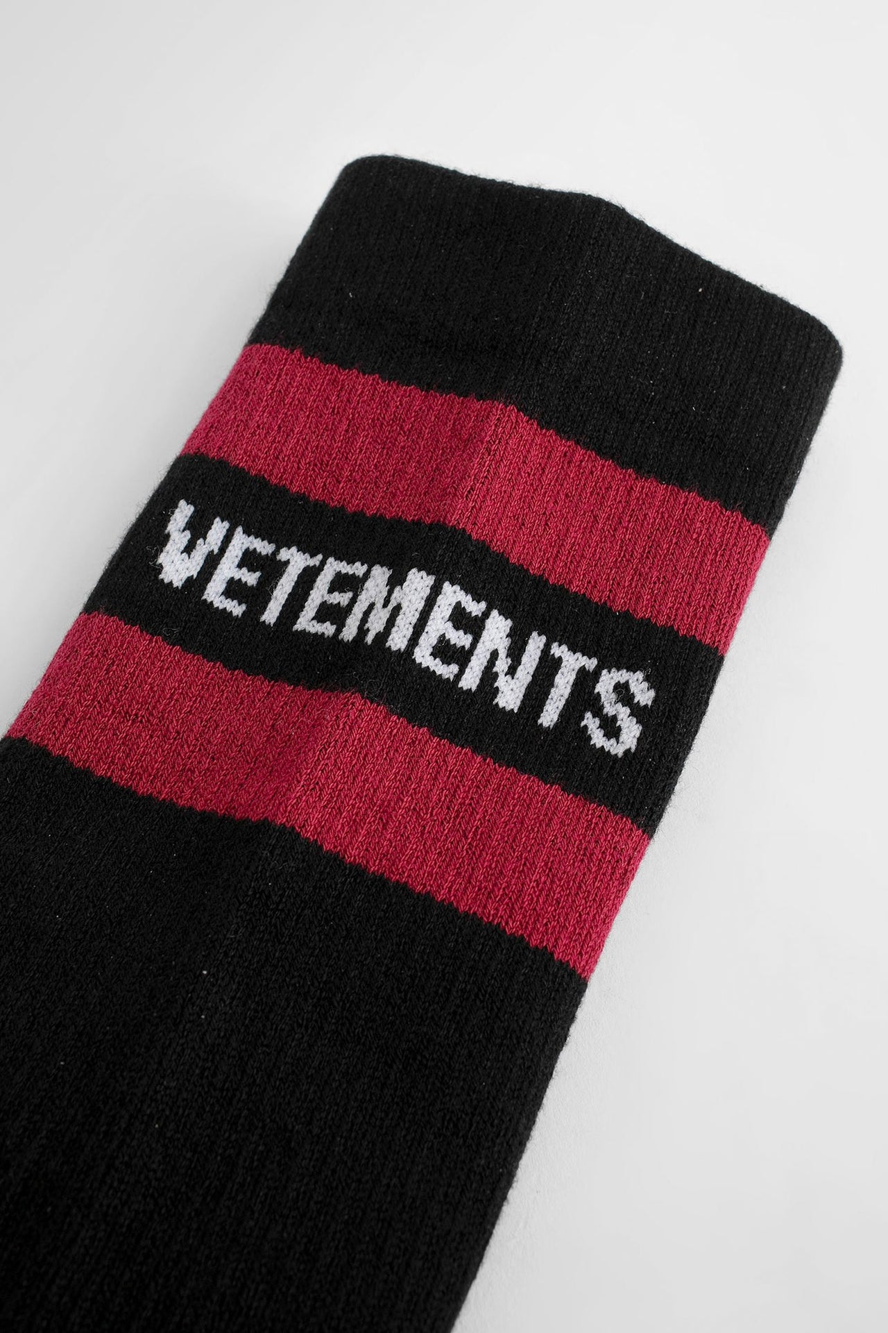 ICONIC LOGO SOCKS BLACK