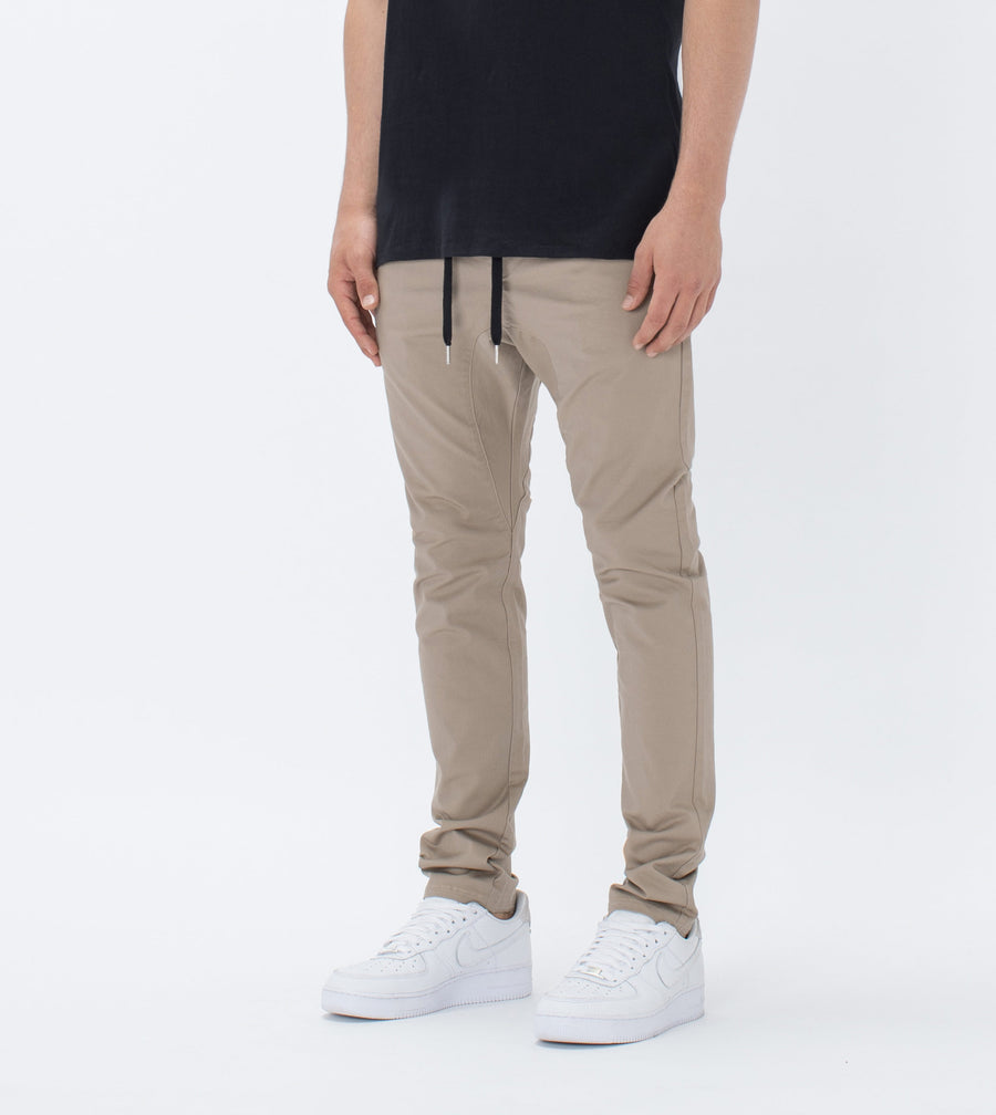 SURESHOT CHINO IN SANDSTONE